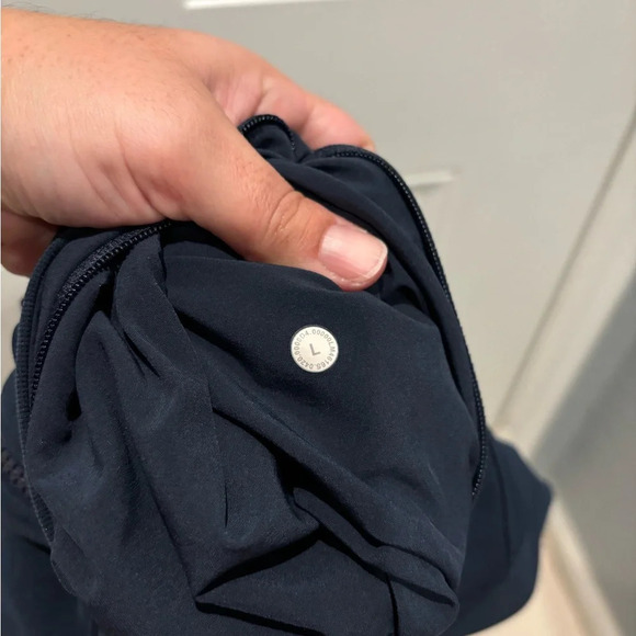 Lululemon men"s Sojourn Jacket
True Navy (First Release) - Picture 10 of 10